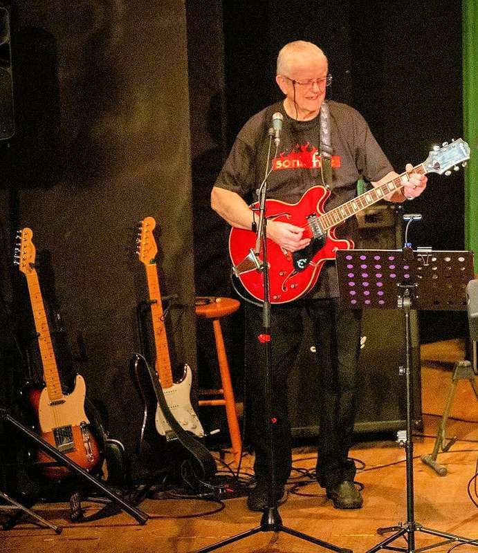 Epiphone EA-250 (cherry red) owned by David Buik